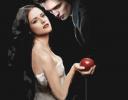 Kristen Stewart mit Apfel (den Robert Pattinson kann man sich ja mal wegdenken)